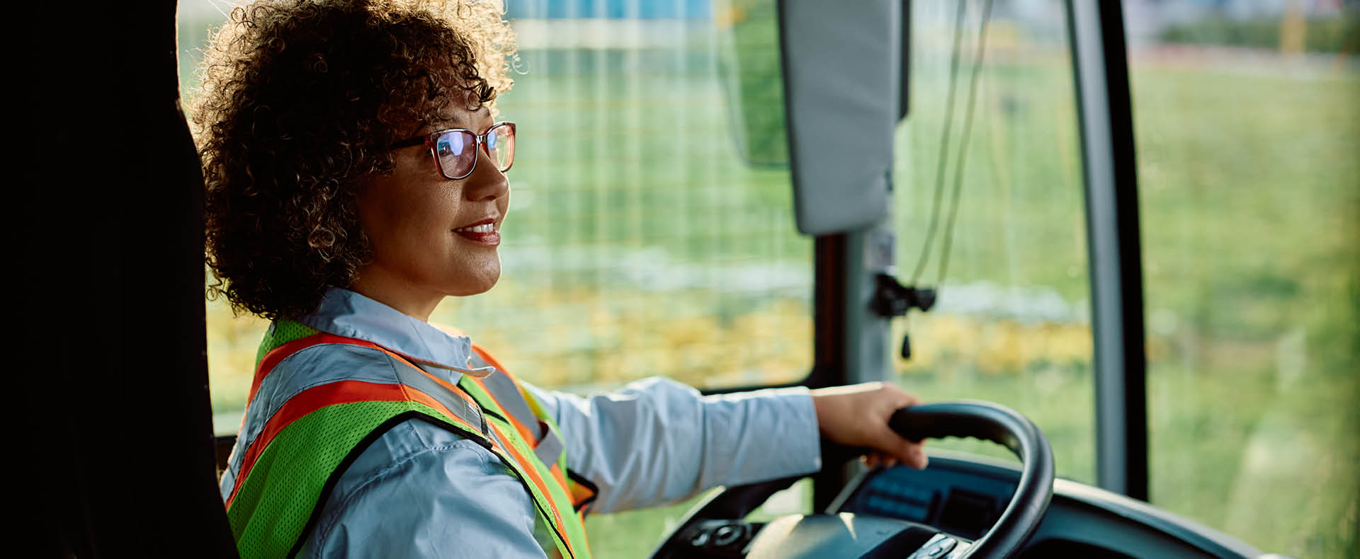 2024 Summer Hiring Campaign Web 1920x790-BusDriver image